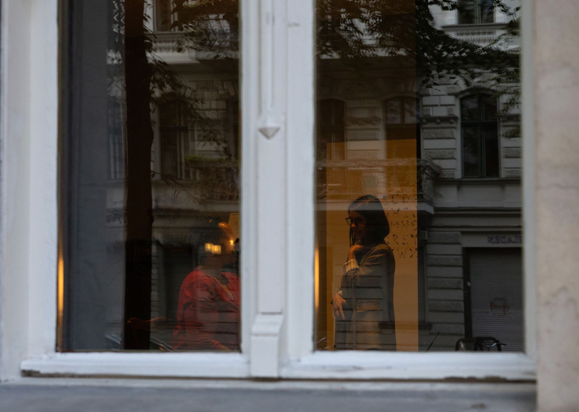 Praxis Schöneberg, Blick durch das Fenster